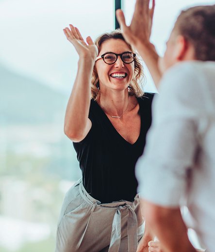 Diagramme montrant le processus de conversion des prospects en clients pour les services d'entretien des arbres.